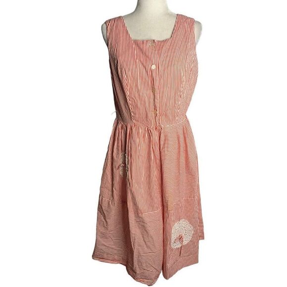 Vintage 50s Sleeveless Midi Swing Dress M Red Striped Buttons Pleated Lace Doily - Picture 1 of 7